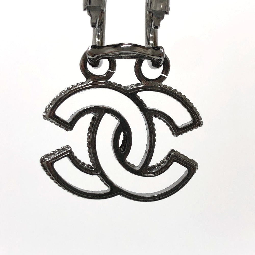 CHANEL CC ココマーク A17S イヤリング メタル レディース ブラック