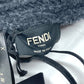 FENDI FXQ959 ロゴ ポケット付き ビーニー 帽子 ニット帽 ニットキャップ ニット帽 ウール ユニセックス グレー - brandshop-reference