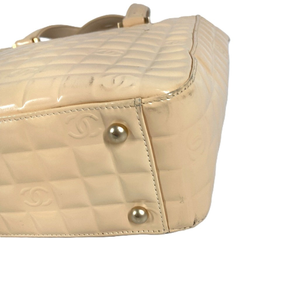 CHANEL ロゴ チョコバー CC ココマーク カバン トートバッグ ハンドバッグ エナメル ユニセックス ベージュ