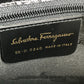 Salvatore Ferragamo ロゴ カバン 肩掛け トートバッグ ショルダーバッグ 型押しレザー ユニセックス ブラック