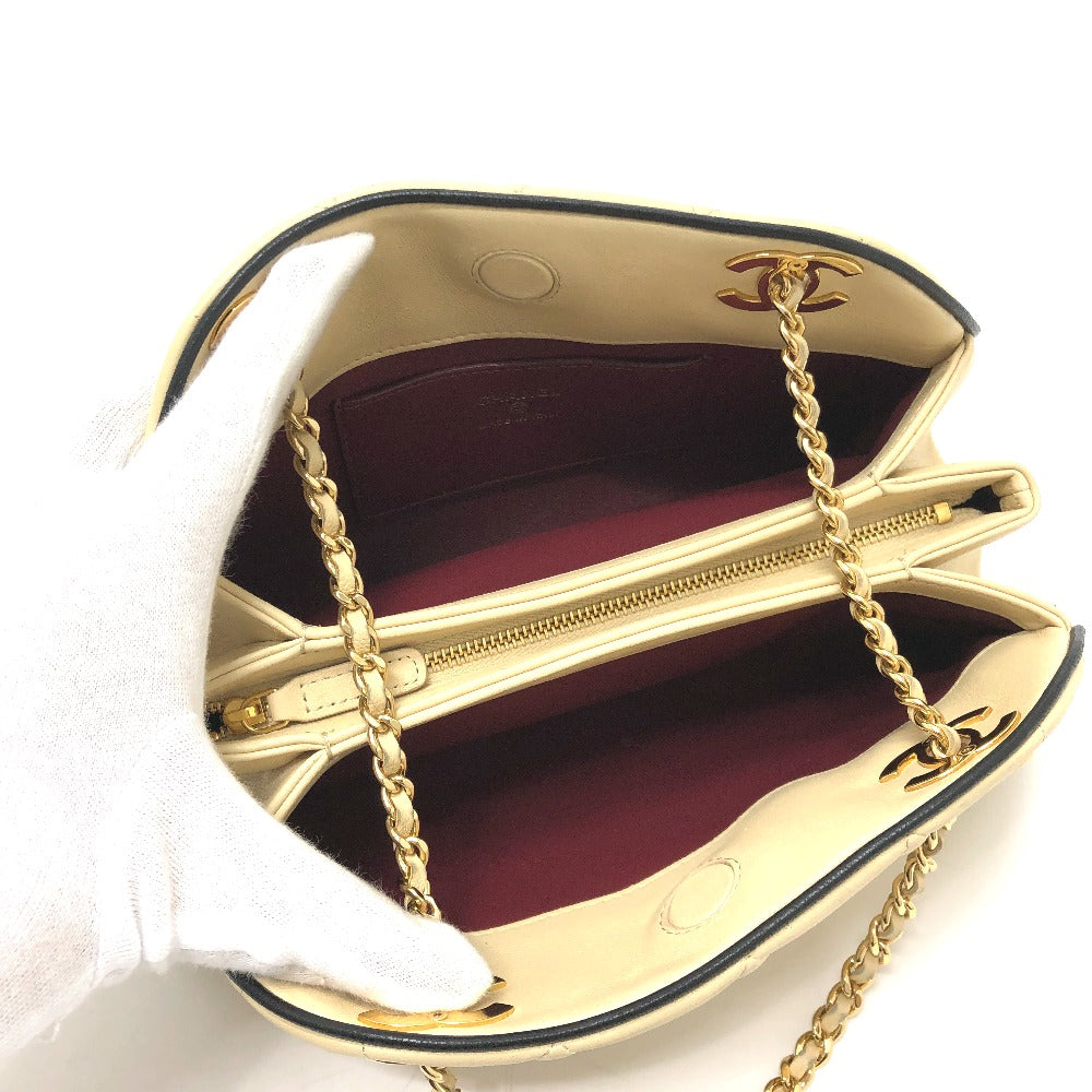 CHANEL AP5254 Spring/Summer 2026 Chain Clutch Chain Handbag, Shoulder Bag, Crossbody Bag Shoulder Bag Lambskin Leather Beige/Black Used