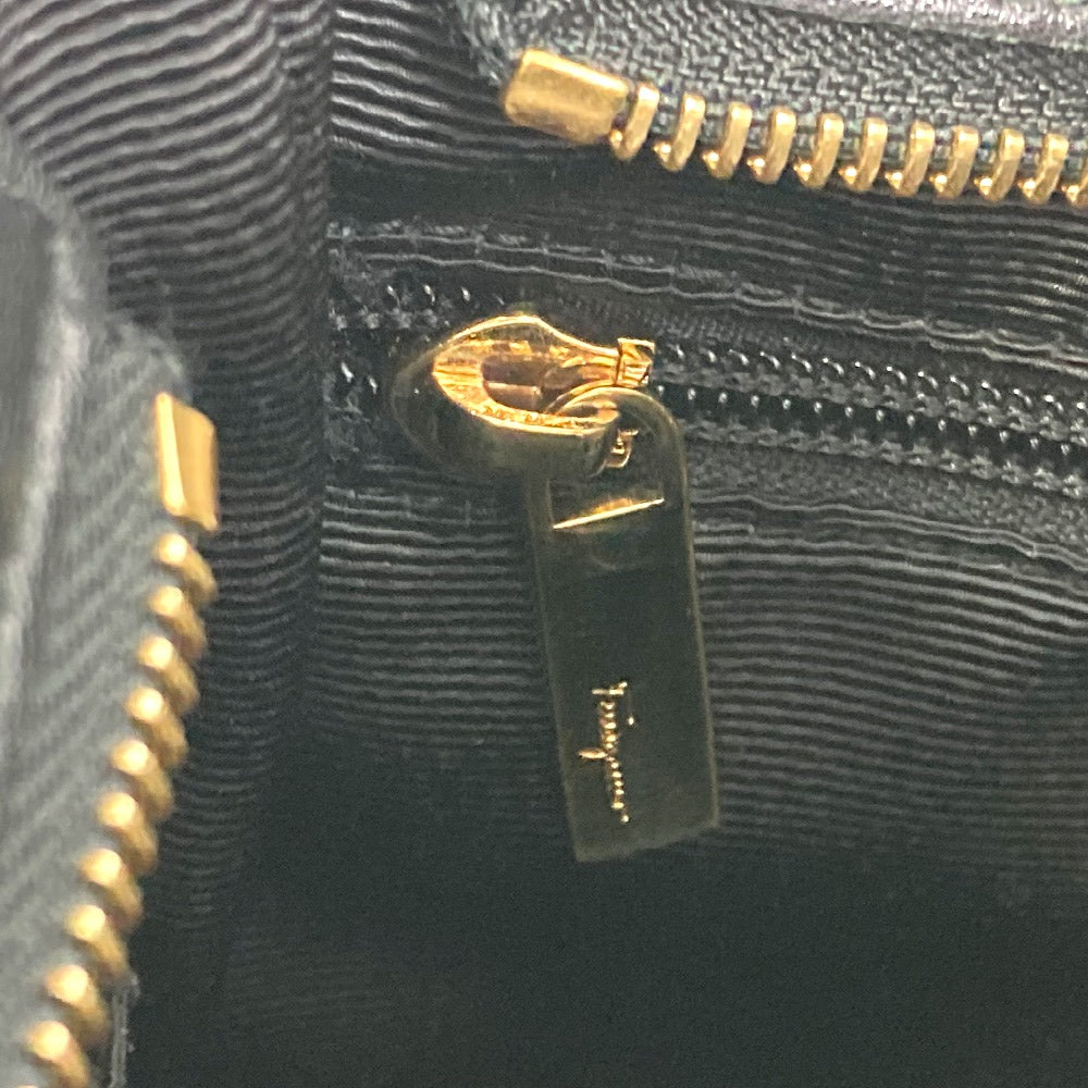Salvatore Ferragamo EE-21-E196 ヴァラ パテント/斜め掛け カバン フラットバッグ ショルダーバッグ エナメル/レザー レディース ブラック