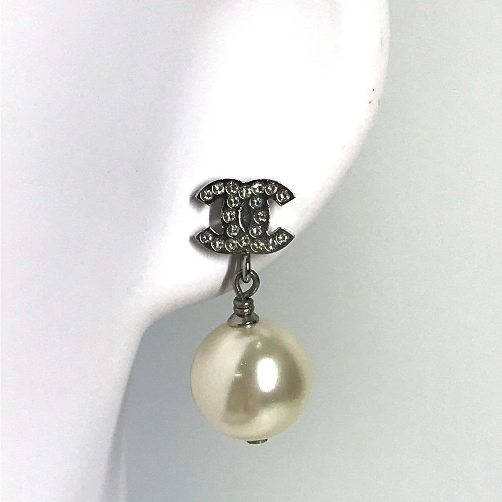 CHANEL 22V CC CC Mark Logo Faux Pearl Jewelry, accessories, rhinestones, faux pearls, earrings, metal. Pierce Metal Silver Used