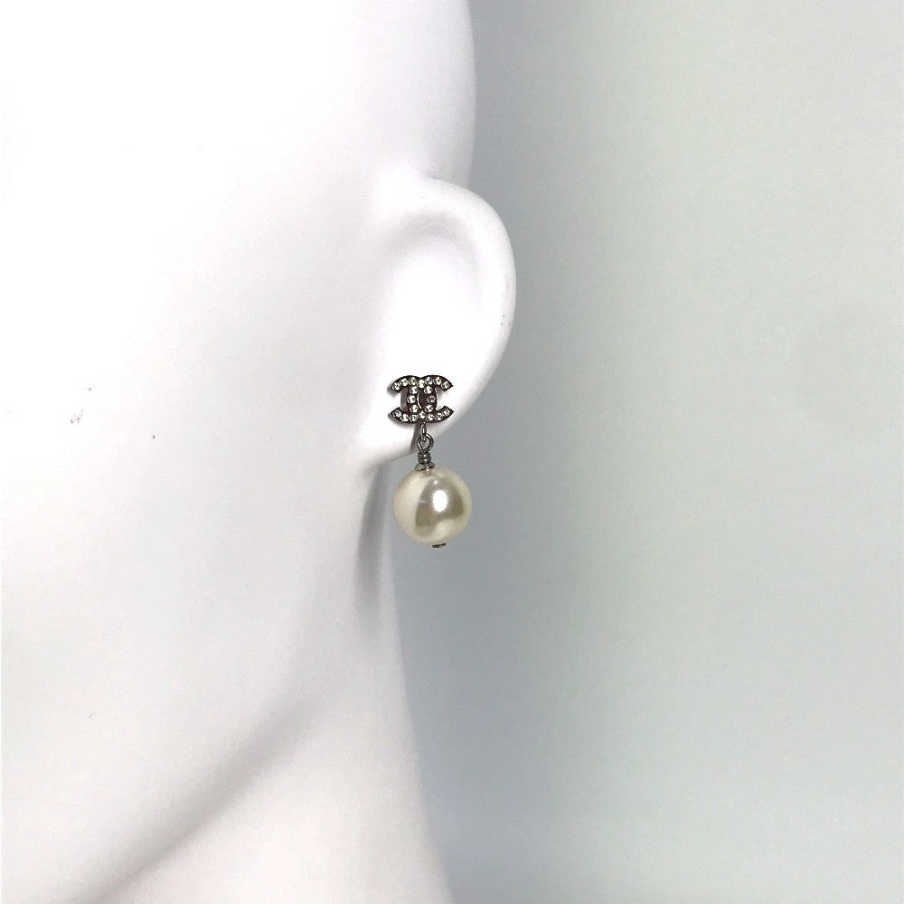 CHANEL 22V CC CC Mark Logo Faux Pearl Jewelry, accessories, rhinestones, faux pearls, earrings, metal. Pierce Metal Silver Used