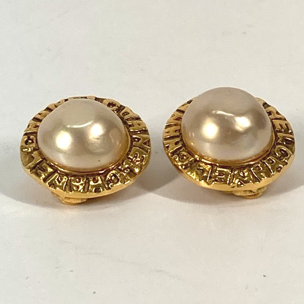 CHANEL Vintage Round Logo Faux Pearl Earrings in Metal, Gold