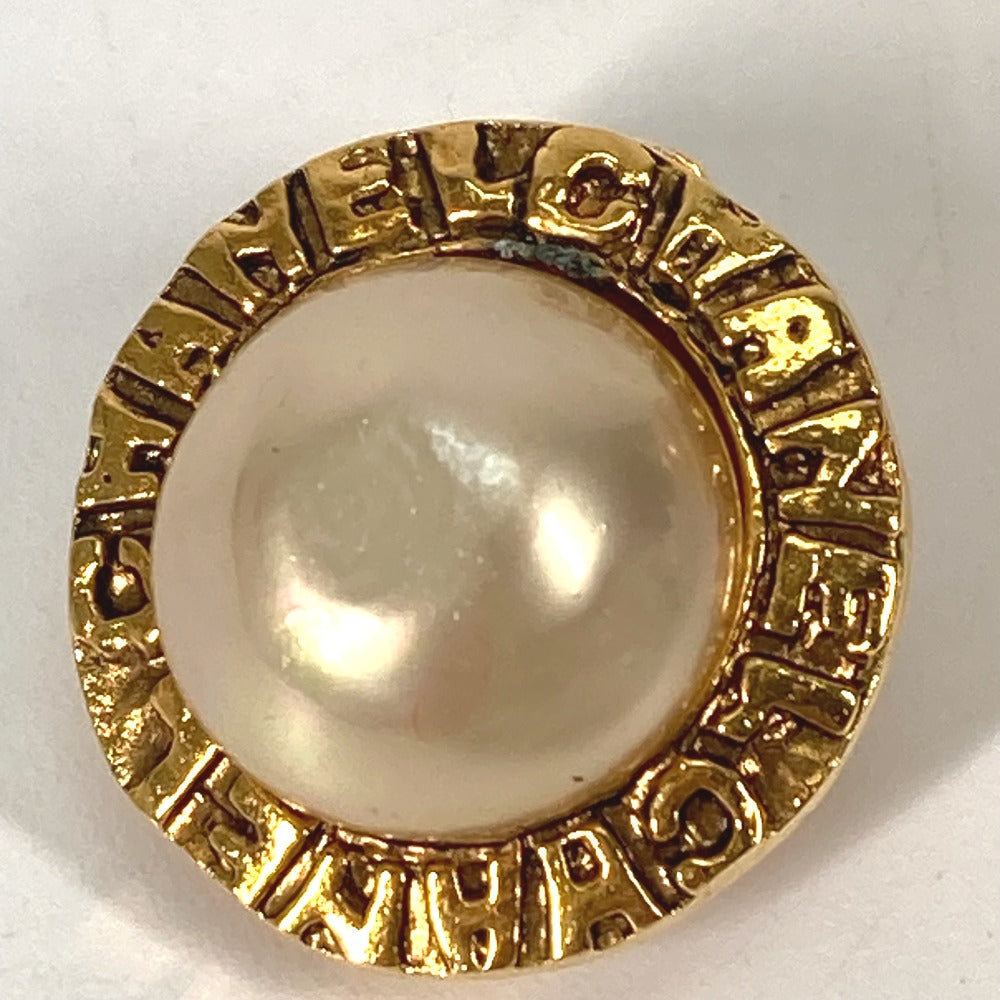 CHANEL Vintage Round Logo Faux Pearl Earrings in Metal, Gold