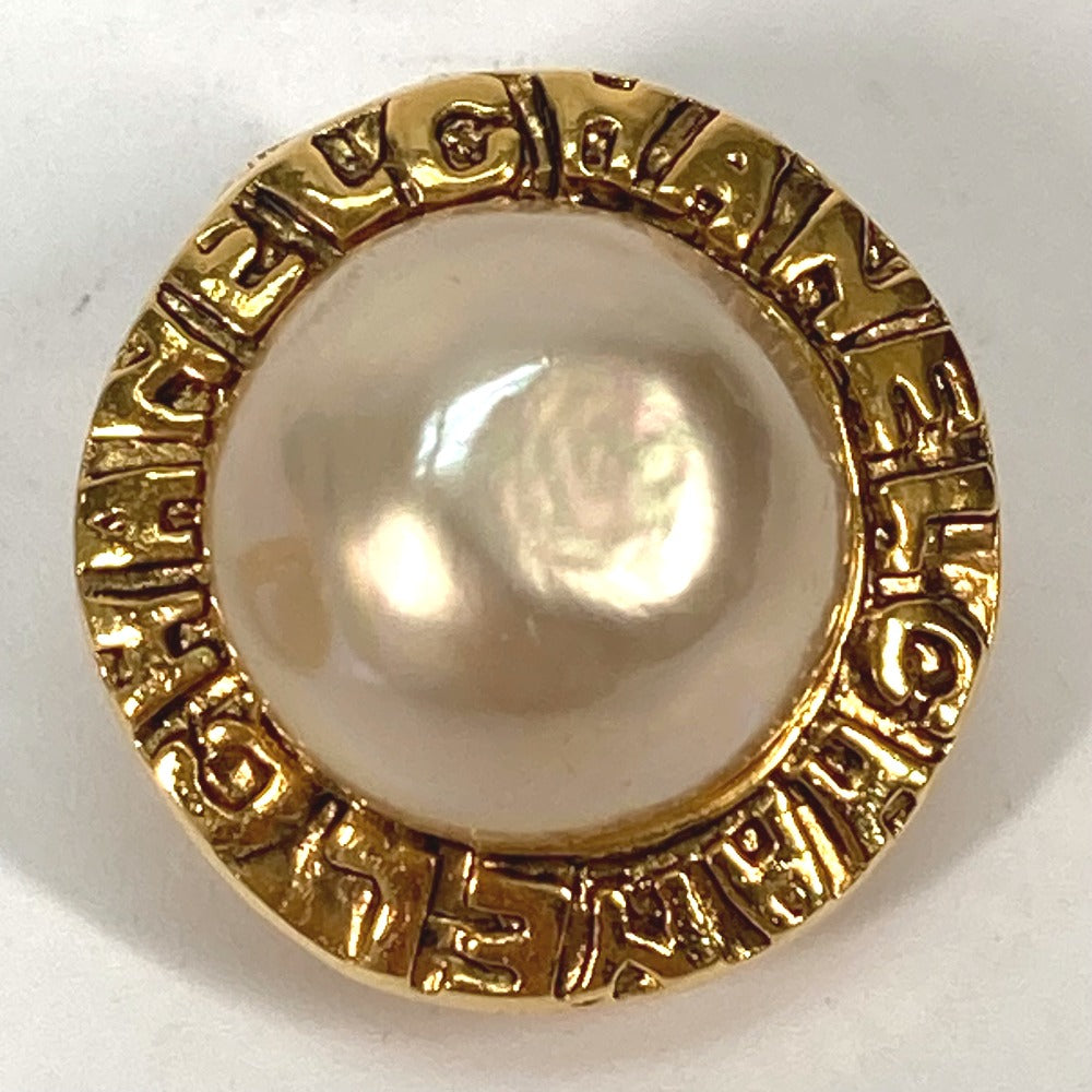 CHANEL Vintage Round Logo Faux Pearl Earrings in Metal, Gold