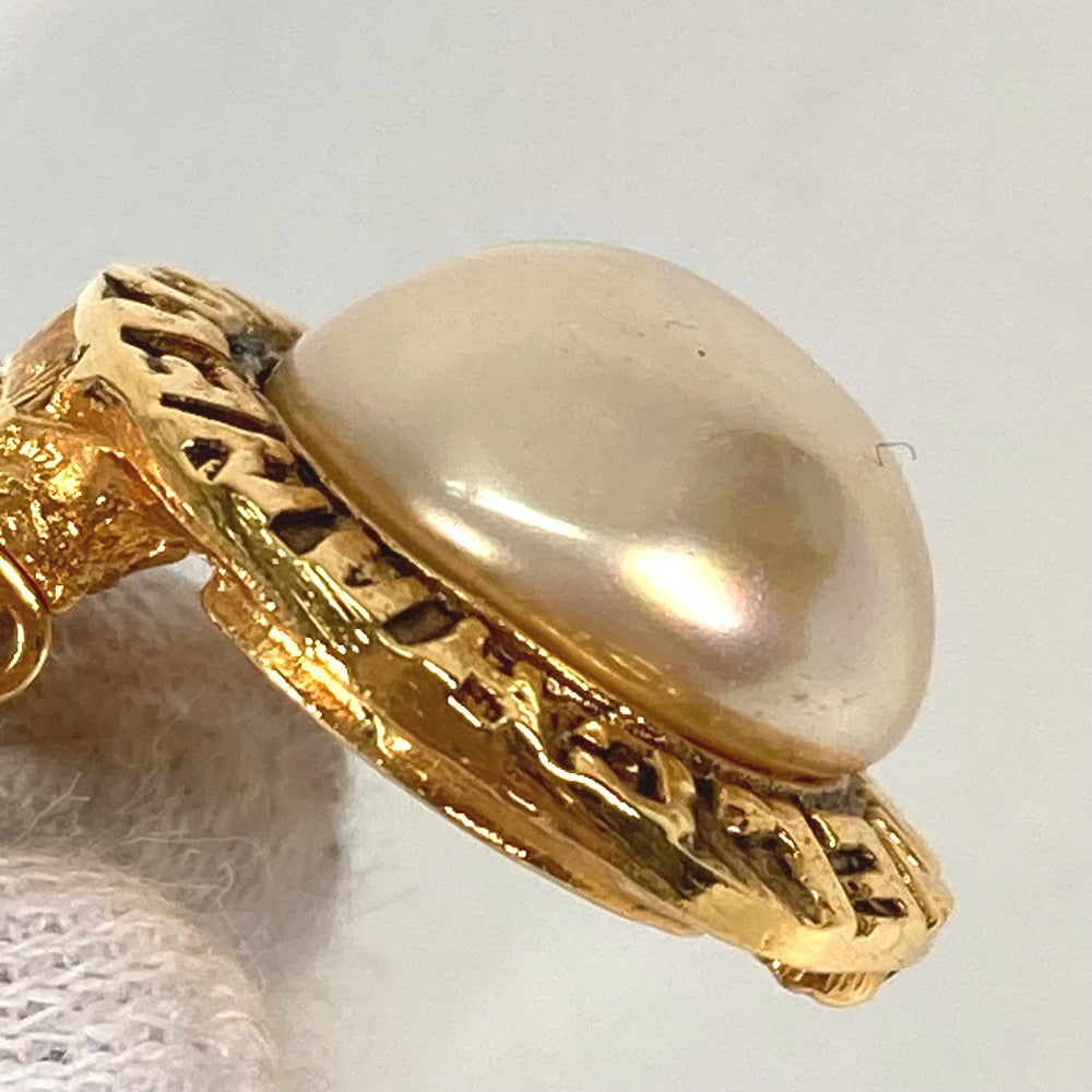 CHANEL Vintage Round Logo Faux Pearl Earrings in Metal, Gold