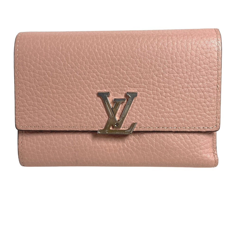 LOUIS VUITTON M62156 กระเป๋าสตางค์ใบสั้น PORTAFEUILLE CAPUCINES COMPACT ลายโลโก้ LV แบบพับ 3 ตอน หนัง Taurillon สำหรับผู้หญิง สีแมกโนเลีย ชมพู