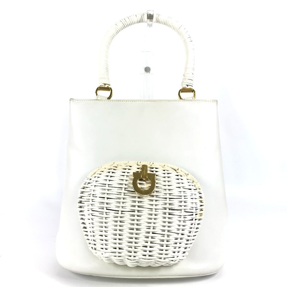 Salvatore Ferragamo ガンチーニ ロゴ カバン バケツ型 ハンドバッグ ストロー レディース ホワイト - brandshop-reference