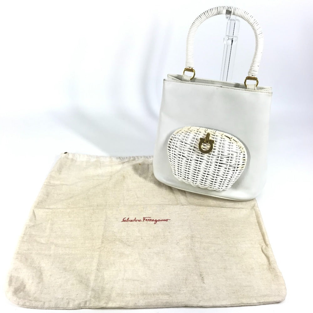Salvatore Ferragamo ガンチーニ ロゴ カバン バケツ型 ハンドバッグ ストロー レディース ホワイト - brandshop-reference