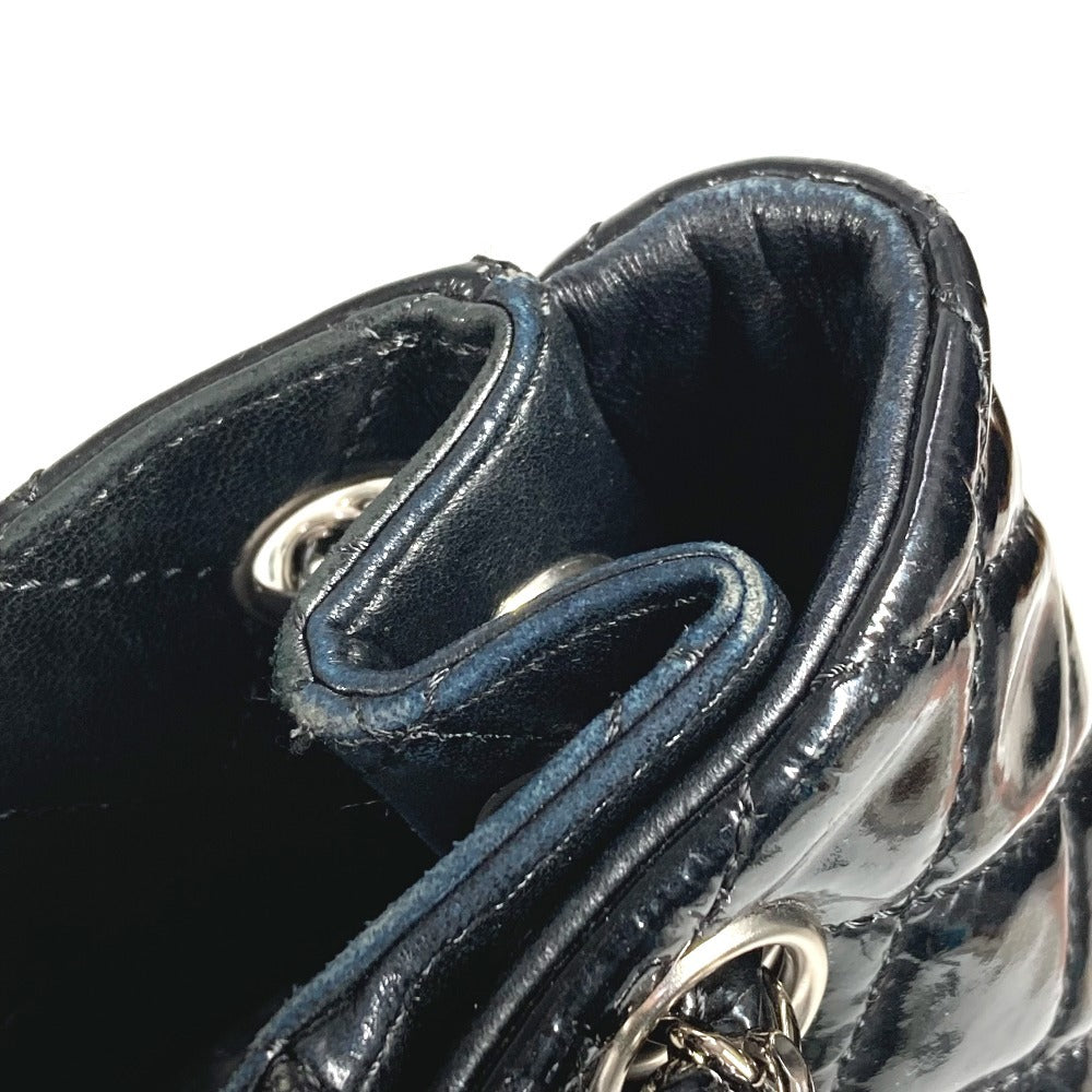 Chanel CC COCO Mark Logo menegak terbalik ke bawah Matelasse W Chain Beg bahu bahu Beg Enamel Hitam Wanita