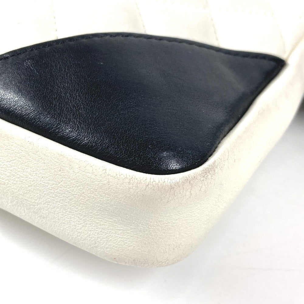 CHANEL A25177 カンボンライン CC ココマーク ミニ スモール 斜め掛け カバン ポシェット ショルダーバッグ レザー レディース ホワイト