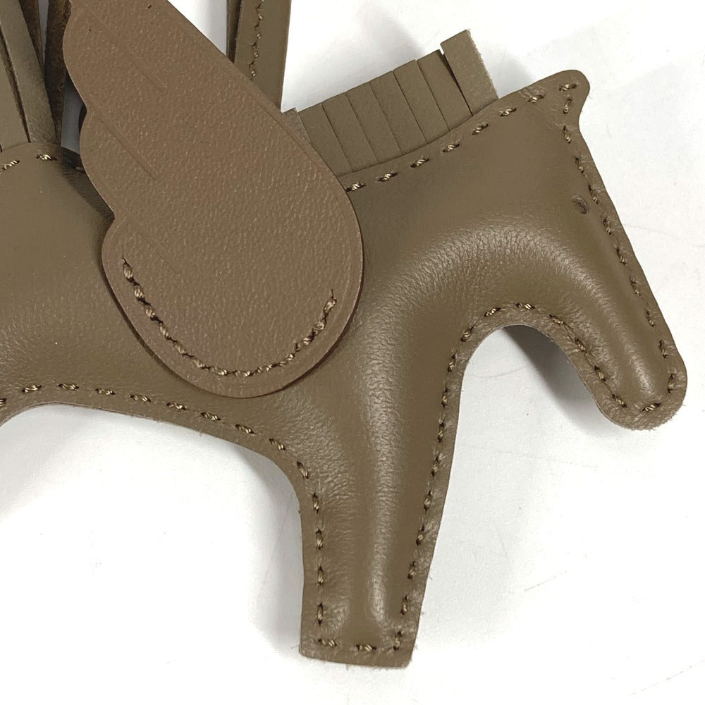 HERMES 馬 キーホルダー シュバル ロデオ ペガサス PM ロデオペガサスPM バッグチャーム ソーエトゥープ オールエトゥープ チャーム アニョーミロ ユニセックス エトゥープ グレー