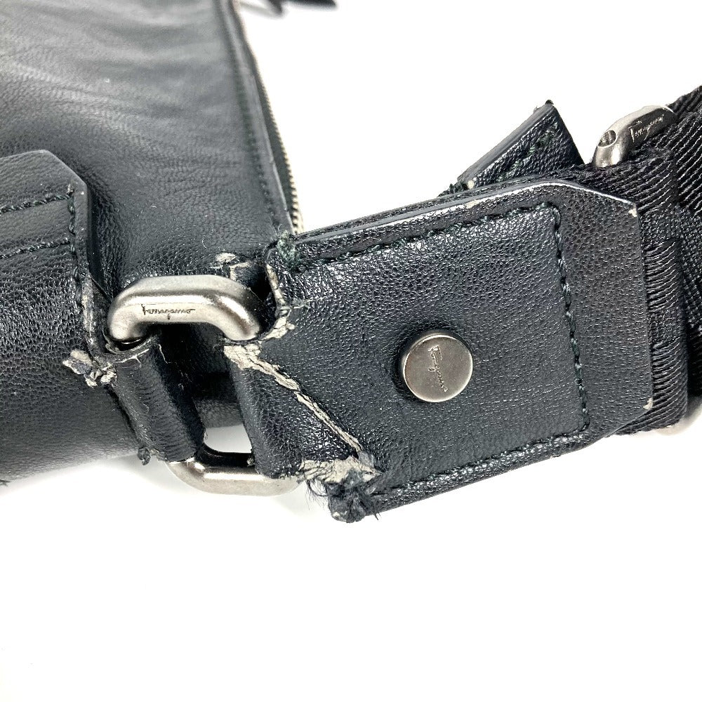 Salvatore Ferragamo logo crossbody shoulder bag in black leather. Unisex.