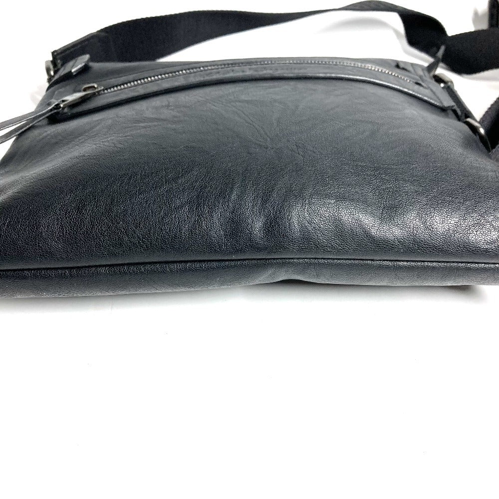 Salvatore Ferragamo logo crossbody shoulder bag in black leather. Unisex.