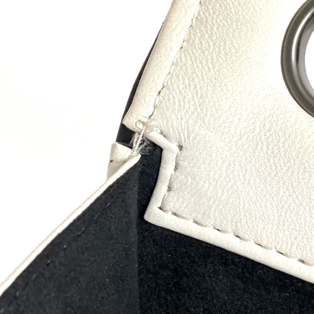 CHANEL 2.55金具 バイカラー ロゴ 斜め掛け カバン Wチェーンバッグ フラップ ショルダーバッグ レザー レディース ホワイト