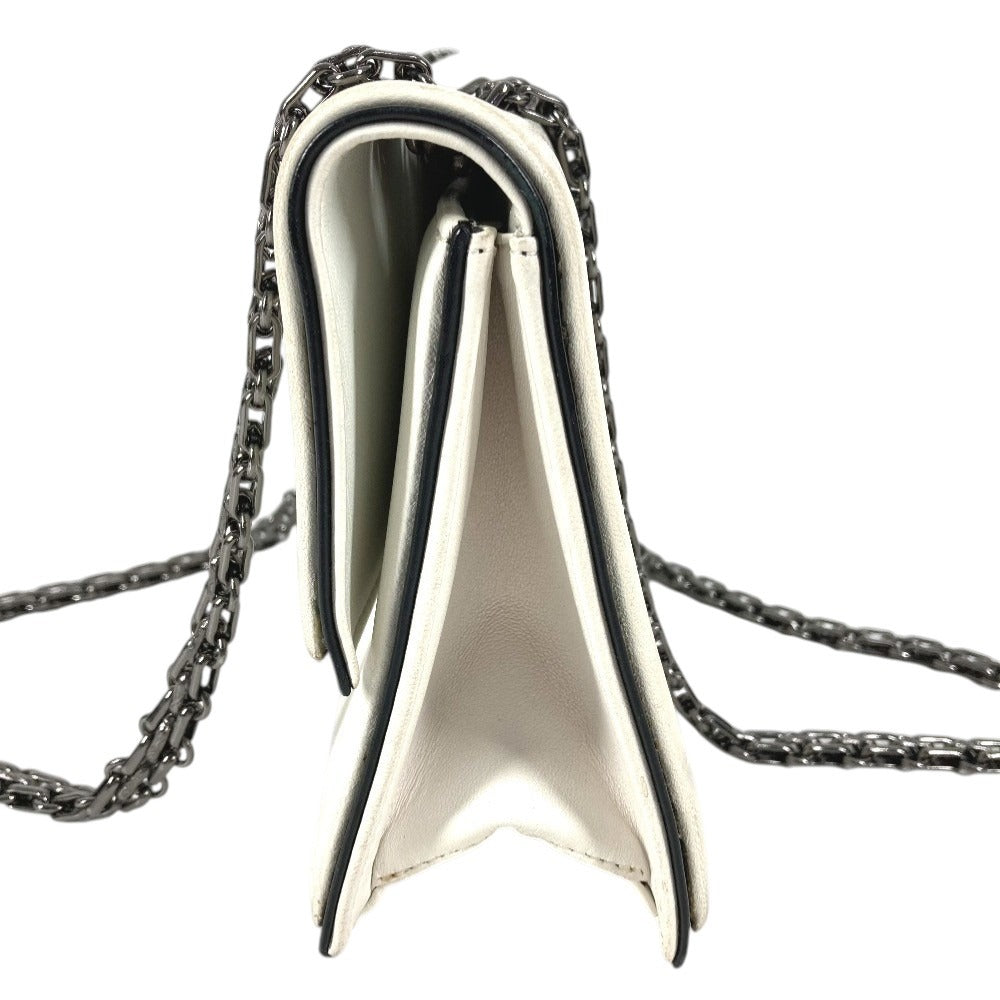 CHANEL 2.55金具 バイカラー ロゴ 斜め掛け カバン Wチェーンバッグ フラップ ショルダーバッグ レザー レディース ホワイト