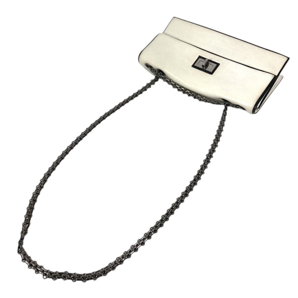CHANEL 2.55金具 バイカラー ロゴ 斜め掛け カバン Wチェーンバッグ フラップ ショルダーバッグ レザー レディース ホワイト