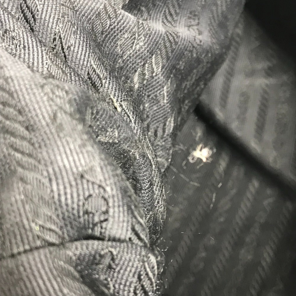 PRADA トライアングルロゴ 三角ロゴ プレート 肩掛け カバン トートバッグ ショルダーバッグ ナイロン ユニセックス カーキ