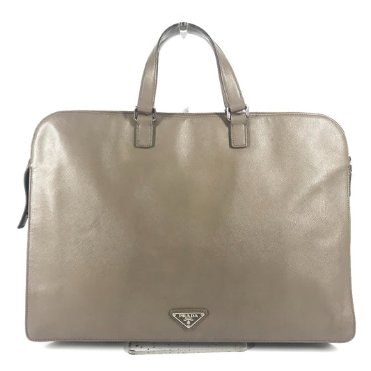 PRADA トライアングルロゴ 三角ロゴ プレート カバン ブリーフケース ビジネスバッグ サフィアーノレザ- メンズ ベージュ系 - brandshop-reference