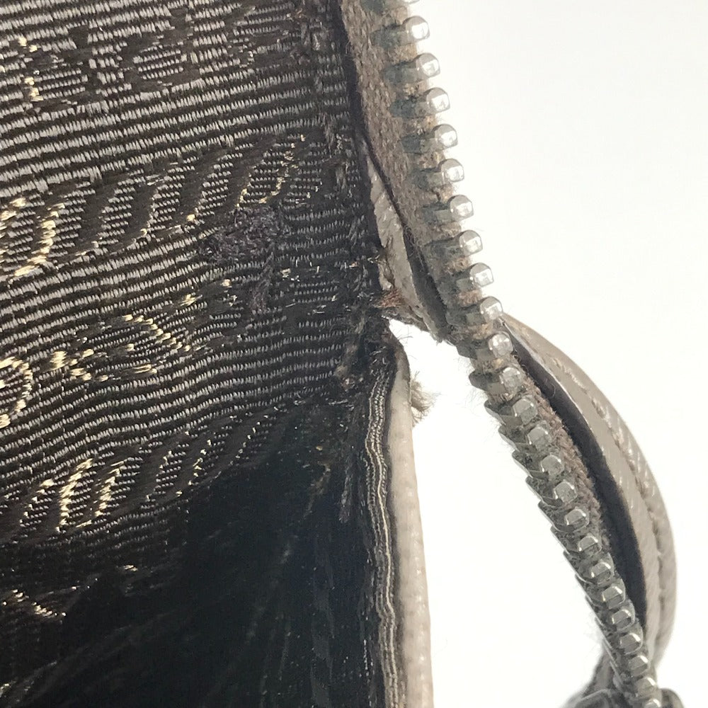 PRADA トライアングルロゴ 三角ロゴ プレート カバン ブリーフケース ビジネスバッグ サフィアーノレザ－ メンズ ベージュ系 - brandshop-reference