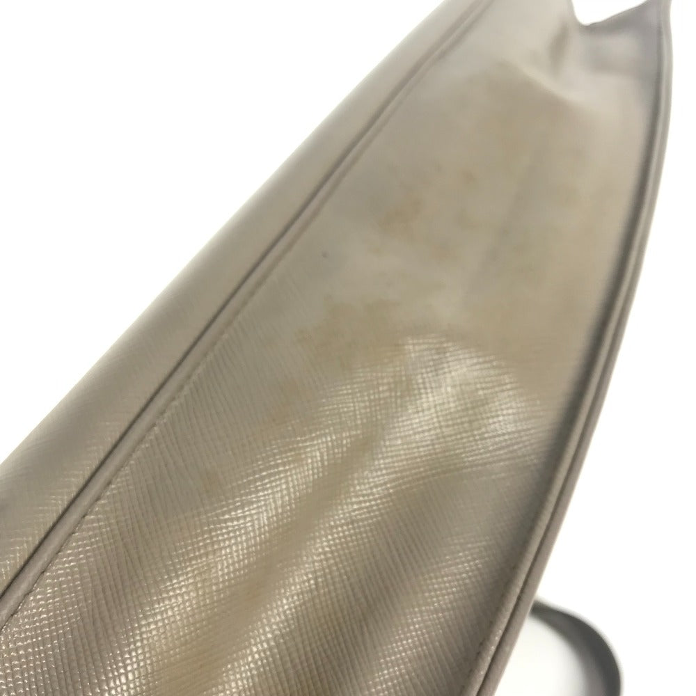 PRADA トライアングルロゴ 三角ロゴ プレート カバン ブリーフケース ビジネスバッグ サフィアーノレザ－ メンズ ベージュ系 - brandshop-reference