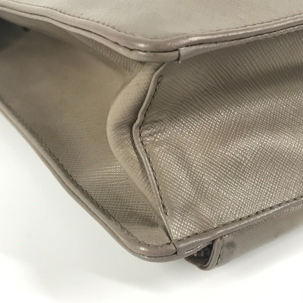 PRADA トライアングルロゴ 三角ロゴ プレート カバン ブリーフケース ビジネスバッグ サフィアーノレザ－ メンズ ベージュ系 - brandshop-reference