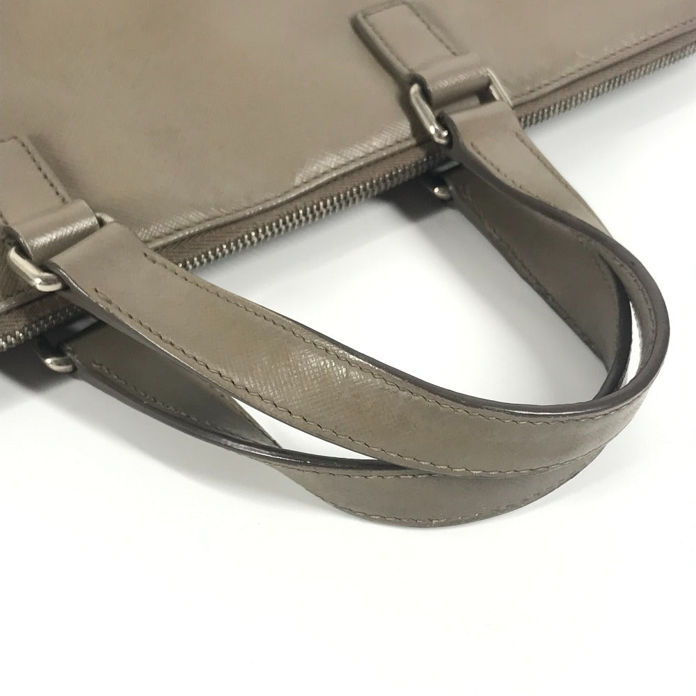 PRADA トライアングルロゴ 三角ロゴ プレート カバン ブリーフケース ビジネスバッグ サフィアーノレザ－ メンズ ベージュ系 - brandshop-reference