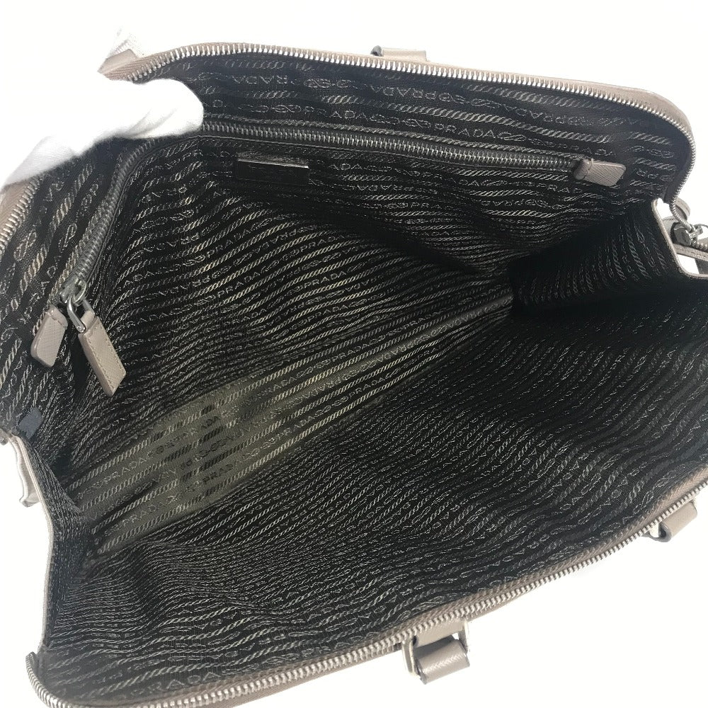 PRADA トライアングルロゴ 三角ロゴ プレート カバン ブリーフケース ビジネスバッグ サフィアーノレザ－ メンズ ベージュ系 - brandshop-reference
