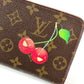 LOUIS VUITTON M95006 Monogram Cherry Takashi Murakami Porto Monet Cartera larga con cremallera Cremallera redonda Cartera larga Monogram Cherry Canvas Mujer Marrón