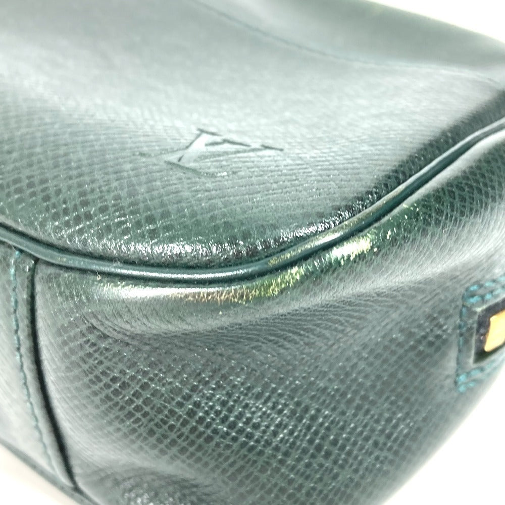 LOUIS VUITTON M30304 Taiga Estuche para accesorios Estuche para maquillaje Estuche para cosméticos Bolso de mano Estuche Taiga Cuero Unisex Epicea Verde