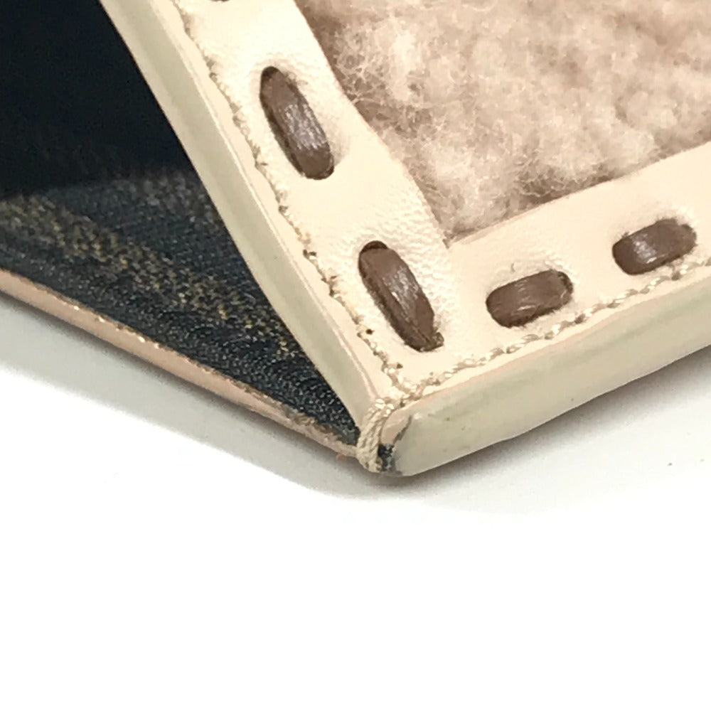 FENDI 7AS047 スマホケース フォンポーチ カバン FF ロゴ ファー チャーム ボア ポーチ ファー ユニセックス ピンクベージュ系