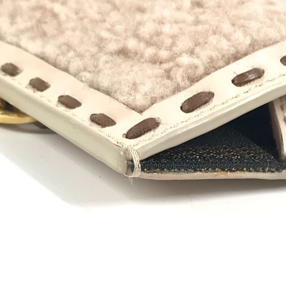 FENDI 7AS047 スマホケース フォンポーチ カバン FF ロゴ ファー チャーム ボア ポーチ ファー ユニセックス ピンクベージュ系