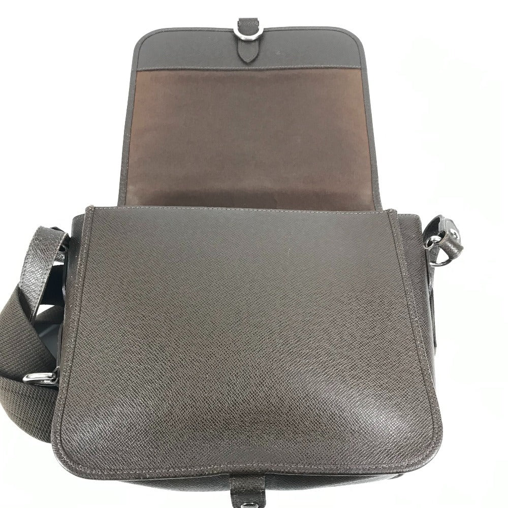 LOUIS VUITTON M32488 タイガ アンドレイ 斜め掛け メッセンジャーバッグ フラップ ショルダーバッグ タイガレザー ユニセックス グリズリ ブラウン