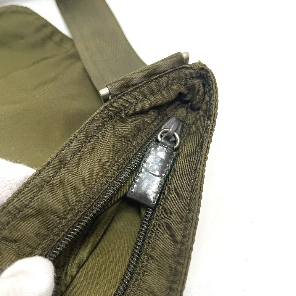 PRADA トライアングルロゴ 三角ロゴ プレート カバン 斜め掛け バッグ ショルダーバッグ ナイロン ユニセックス カーキ