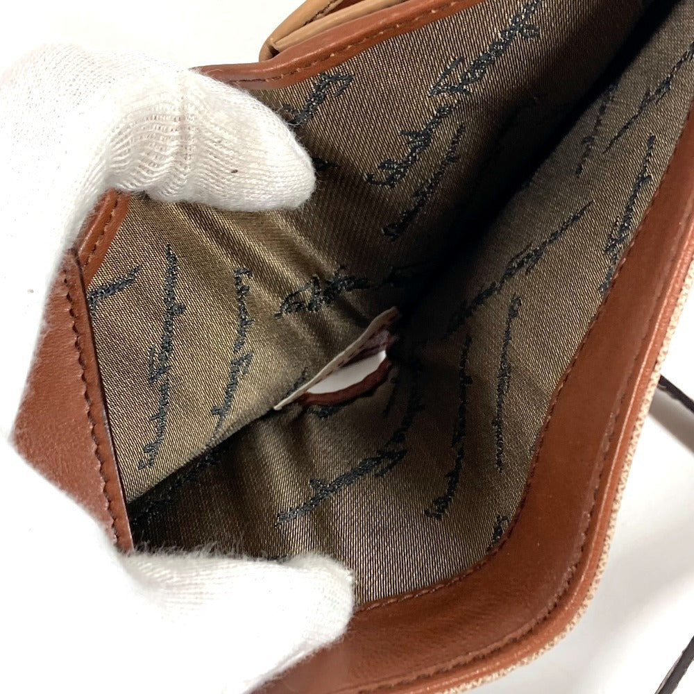 Salvatore Ferragamo ショルダーバッグ ショルダーウォレット ガンチーニ ロゴ コンパクトウォレット 3つ折り財布 レザー ユニセックス ベージュ系