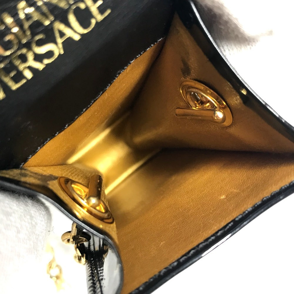 VERSACE ヴィンテージ サンバースト ロゴ 携帯ポーチ カバン 斜め掛け ポシェット フラップ チェーンバッグ ショルダーバッグ エナメル ユニセックス ブラック