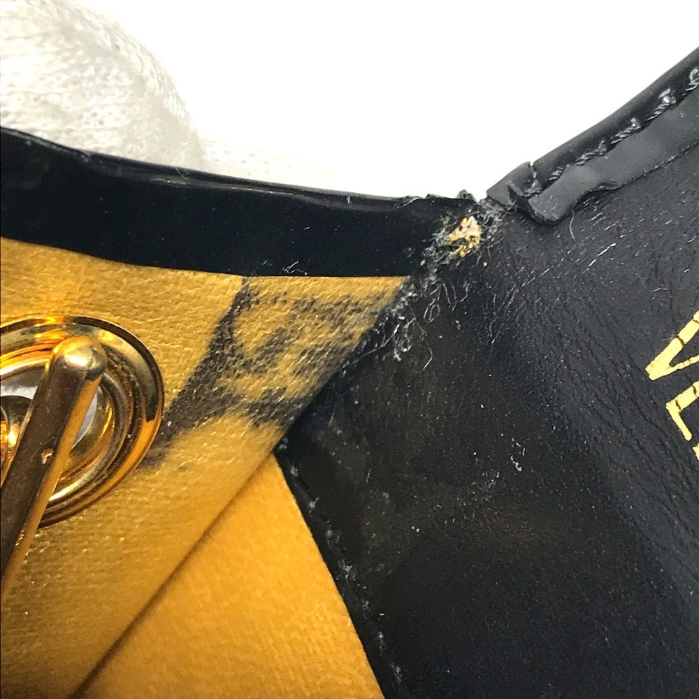 VERSACE ヴィンテージ サンバースト ロゴ 携帯ポーチ カバン 斜め掛け ポシェット フラップ チェーンバッグ ショルダーバッグ エナメル ユニセックス ブラック