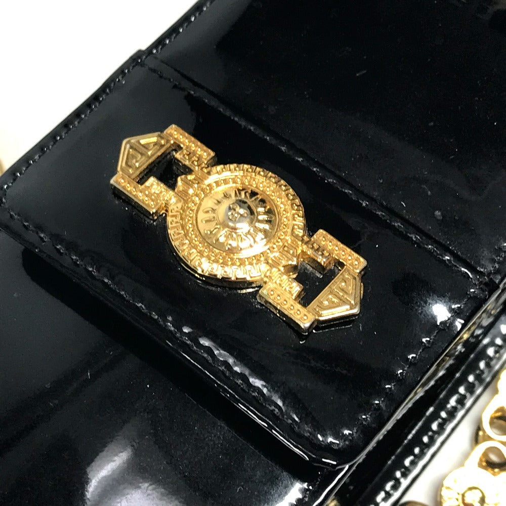 VERSACE ヴィンテージ サンバースト ロゴ 携帯ポーチ カバン 斜め掛け ポシェット フラップ チェーンバッグ ショルダーバッグ エナメル ユニセックス ブラック