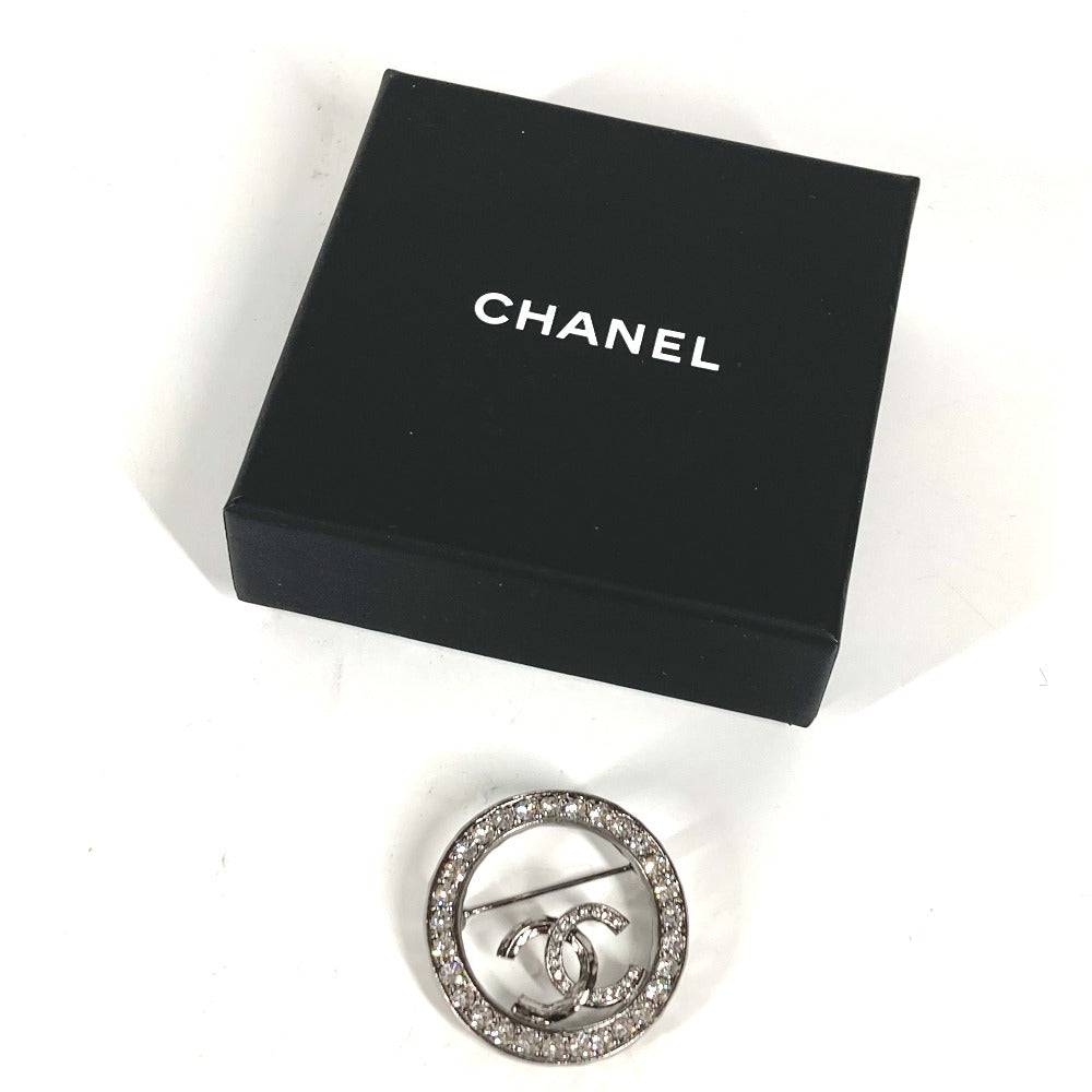 CHANEL 21K CC Coco Mark Round Rhinestone Accessory Brooch Metal