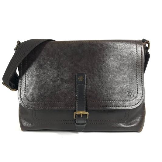 LOUIS VUITTON M92071 ユタ メッセンジャー 斜め掛け カバン フラップ メッセンジャーバッグ ショルダーバッグ ユタレザー ユニセックス カフェ ブラウン