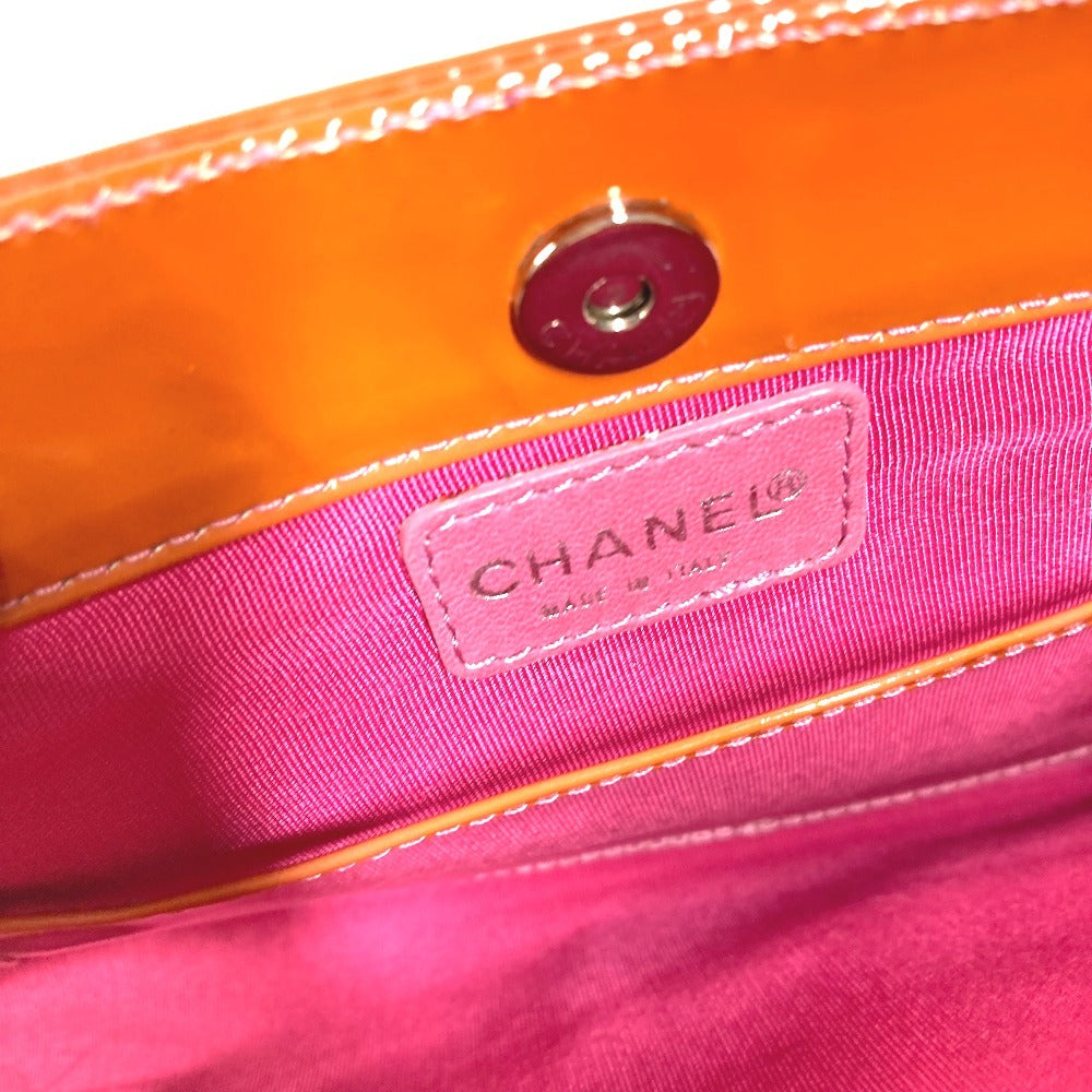 CHANEL CC ココマーク ロゴ ポーチ セカンドバッグ プラスチックチェーン クラッチバッグ パテントレザー ユニセックス オレンジ