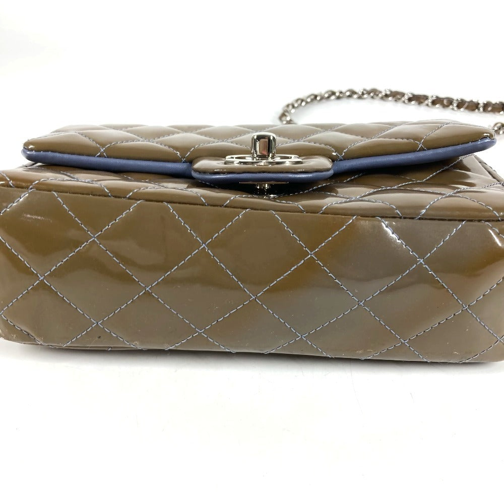 CHANEL ミニマトラッセ CC ココマーク ロゴ キルティング マトラッセ カバン 斜め掛け フラップ チェーンバッグ ポシェット ショルダーバッグ パテントレザー ユニセックス カーキ
