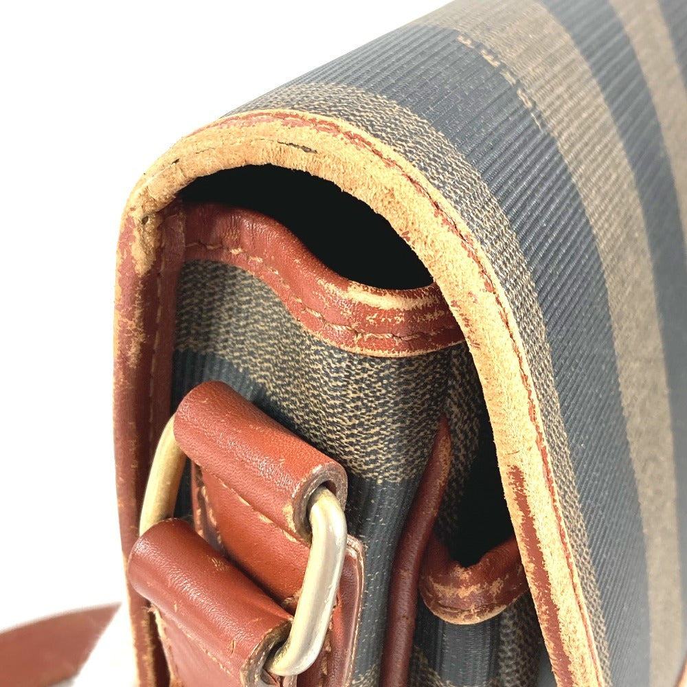 FENDI ヴィンテージ ペカン ロゴ カバン 斜め掛け ポシェット フラップ ショルダーバッグ PVC/レザー ユニセックス カーキ