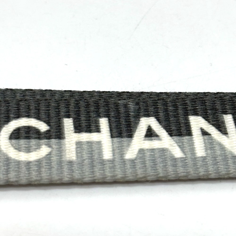 CHANEL 01P ロゴ ネックストラップ ネックホルダー 雑貨 小物 首掛け  ネックレス キャンバス レディース グレー - brandshop-reference