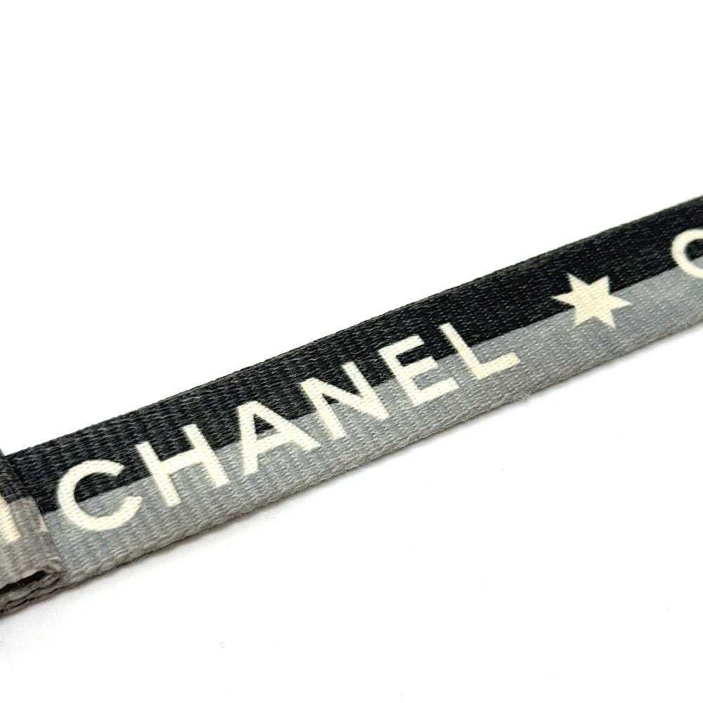 CHANEL 01P ロゴ ネックストラップ ネックホルダー 雑貨 小物 首掛け  ネックレス キャンバス レディース グレー - brandshop-reference