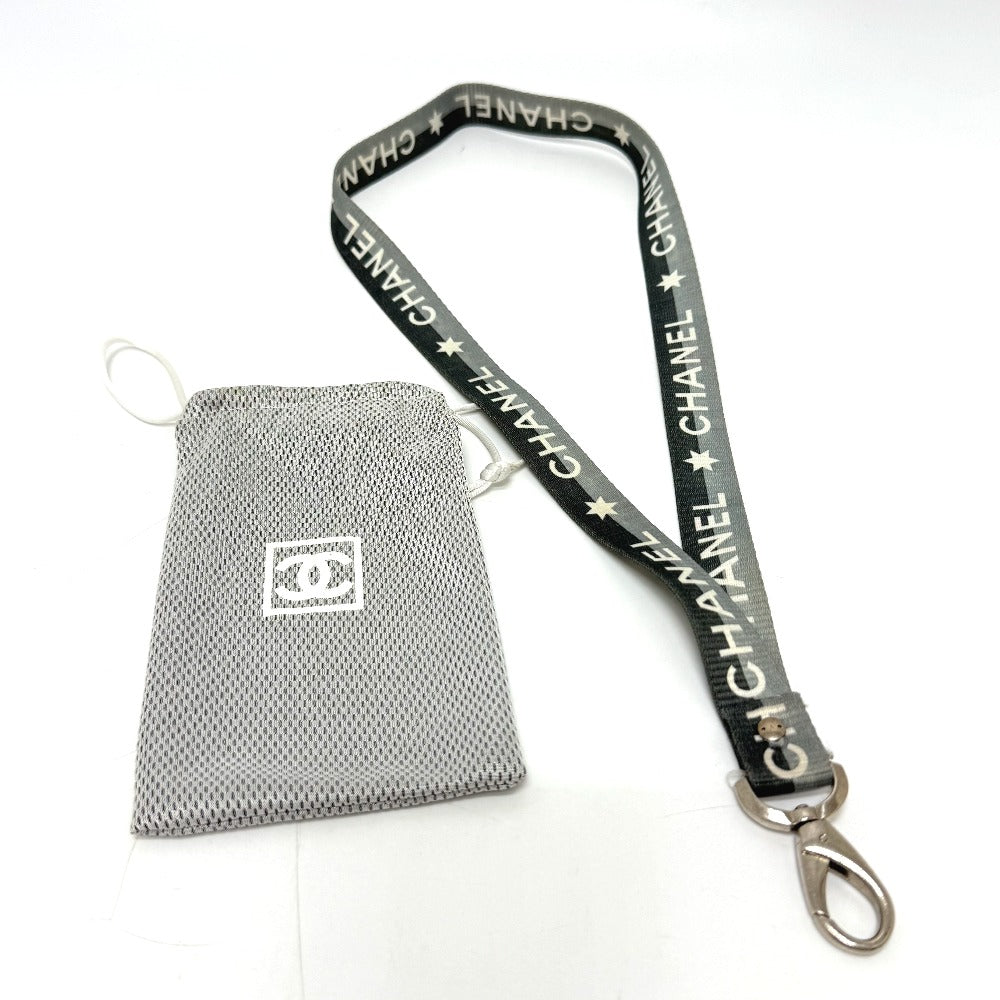 CHANEL 01P ロゴ ネックストラップ ネックホルダー 雑貨 小物 首掛け  ネックレス キャンバス レディース グレー - brandshop-reference