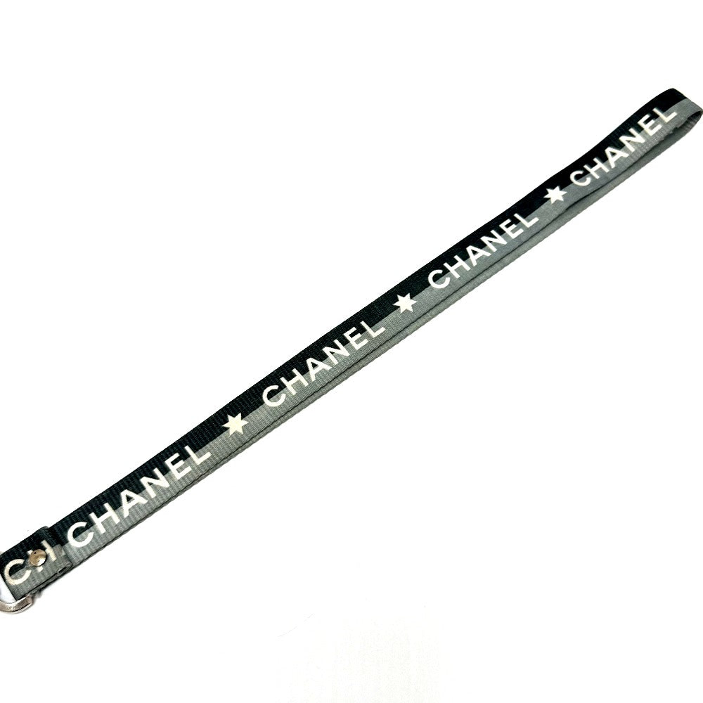 CHANEL 01P ロゴ ネックストラップ ネックホルダー 雑貨 小物 首掛け  ネックレス キャンバス レディース グレー - brandshop-reference