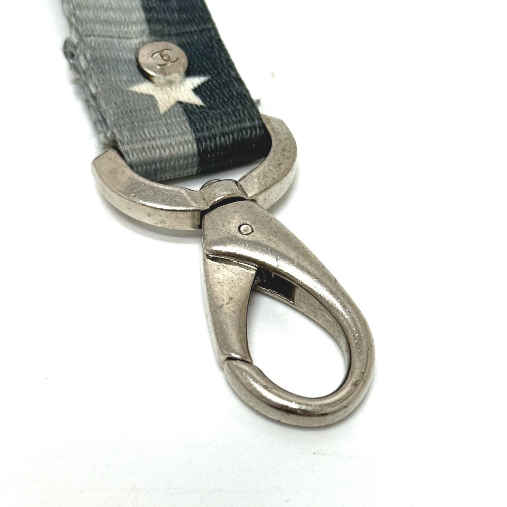 CHANEL 01P ロゴ ネックストラップ ネックホルダー 雑貨 小物 首掛け  ネックレス キャンバス レディース グレー - brandshop-reference